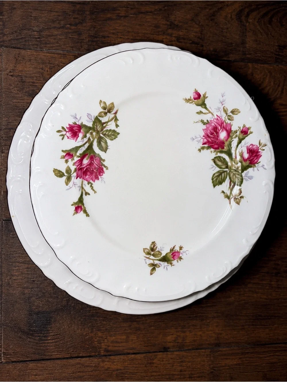 18 Pc Bond Ware Pompadour Rose Fine China Japan Dinnerware Set Gold Trim